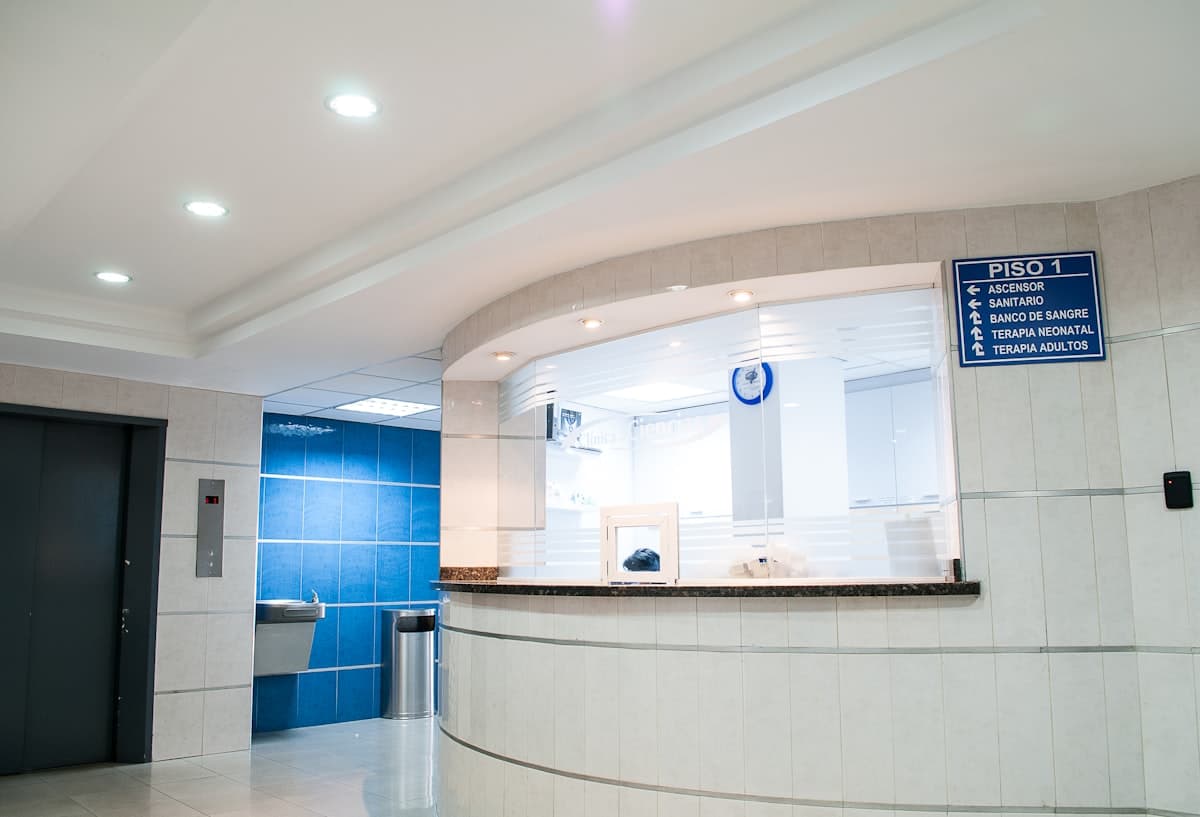Multi-Clinic Booking Platform — Front-desk week view